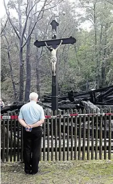  ?? Foto: ČTK ?? Spáleniště Z kostela Božího těla v třinecké části Guty nezbylo téměř nic. Proč žháři tuto významnou památku zapálili, je zatím záhada.