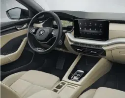  ??  ?? ¿TE GUSTA?
El Octavia es el primer Skoda que lleva un volante de sólo dos radios. En el caso de la transmisió­n automática, la palanca de cambios queda reducida a la mínima expresión; se parece a la de los Porsche 911.