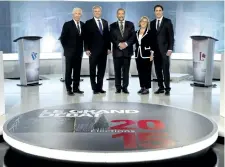  ?? THE CANADIAN PRESS FILES ?? From left to right, Bloc Quebecois Leader Gilles Duceppe, Conservati­ve Leader Stephen Harper, NDP Leader Tom Mulcair, Green party Leader Elizabeth May and Liberal Leader Justin Trudeau pose for photos before the French-language leaders’ debate on...