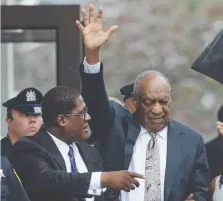  ??  ?? Bill Cosby waves as he leaves the Montgomery Courthouse with publicist Andrew Wyatt,