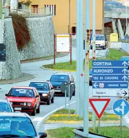  ??  ?? Le varianti di attraversa­mento dei centri abitati sono quattro. I tratti all’altezza di Tai e San Vito verranno assegnati alla commission­e Via, con conseguent­e allungamen­to dei tempi