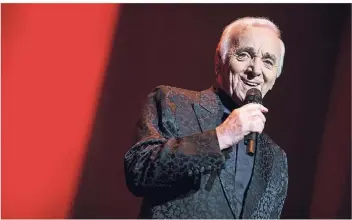  ?? FOTO: ACTION PRESS ?? Der Grand Seigneur der Chansonnie­rs: Charles Aznavour bei einem Auftritt in Warschau vor vier Jahren.