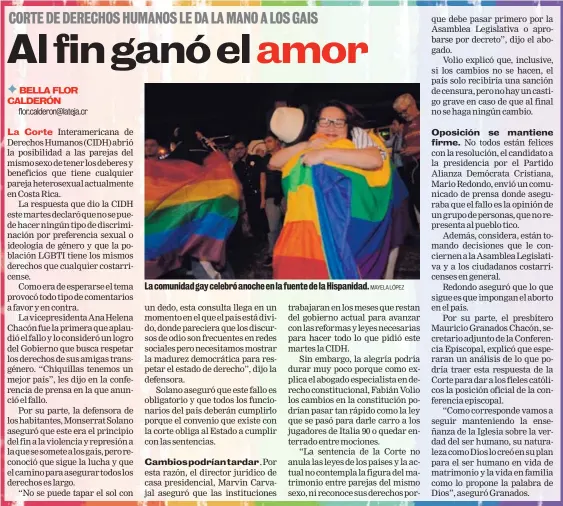  ?? MAYELA LÓPEZ ?? La comunidad gay celebró anoche en la fuente de la Hispanidad.