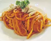  ??  ?? Spaghetti crab tomato cream sauce.