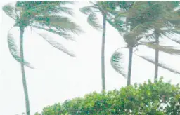  ?? FOTO EFE ?? METEOROLOG­ÍA. Con fuertes lluvias y vientos arrancó Fay en la costa de Nueva Jersey.