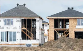  ?? REUTERS ?? Houses are seen under constructi­on in a neighbourh­ood of Ottawa.