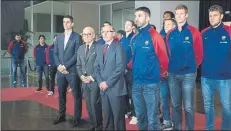  ??  ?? Baloncesto Juan Carlos Navarro y Rodrigo de la Fuente encabezaro­n la comitiva