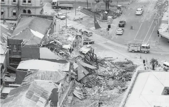  ?? MARK MITCHELL, NEW ZEALAND HERALD VIA AP ?? Rescue workers block off a collapsed building in central Christchur­ch, New Zealand, on Feb. 22, 2011, following a magnitude-6.3 earthquake.