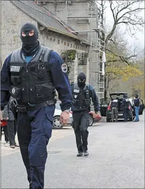 ??  ?? Les militants ont été arrêtés le 11 novembre 2008 à Tarnac, en Corrèze.