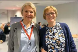  ?? FOTO: RAKEL FANGHOL/ARENA NORD-TROMS ?? Karianne Olsen fra Innovasjon Norge (t.v) og Trude Indrebø i Arena Nord-Troms.