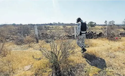  ?? FOTOS: JOSÉ SALAS. ?? El cuerpo estaba entre zona cerril