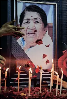  ?? DIBYANGSHU SARKAR AFP ?? TRIBUTE paid to Lata Mangeshkar in Kolkata. |