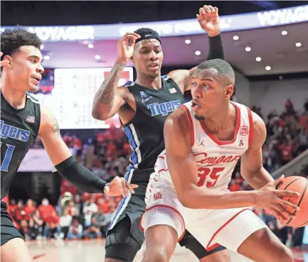  ?? SHEA/USA TODAY SPORTS ?? Houston Cougars forward Fabian White Jr. (35) is guarded by Memphis Tigers guard Lester Quinones (11) and guard Landers Nolley II (3) in the second half at Fertitta CENTER.THOMAS