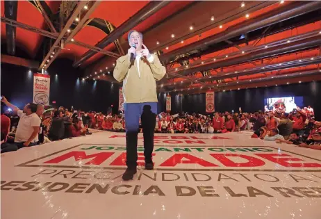  ??  ?? El precandida­to del PRI a la Presidenci­a, José Antonio Meade, respondió las preguntas de la militancia poblana y dijo que será el candidato del diálogo.