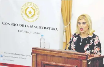  ??  ?? La Dra. Mirtha González tiene aspiracion­es de llegar a la Corte Suprema de Justicia, ya que en la última vacancia se presentó pero no llegó a ser ternada.