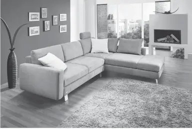  ?? Fotos: Kai Remmers, dpa ?? Was kann die Couch? Modelle zum Ausziehen dienen auch als Schlafcouc­h für Gäste.