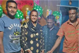  ??  ?? Shaan Ali (right) with brother Imraan (left) and parents Jainab Bi and Usman Ali.