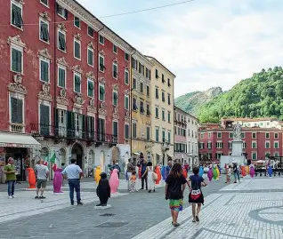  ?? (voceapuana) ?? Apuane Piazza Alberica, una delle piazze simbolo del centro storico della città di Carrara