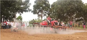  ??  ?? Clockwise (from upper photo): Korea undergroun­d crop harvester; machine demonstrat­ion during KAMICO roadshows in STIARC, Lipa Batangas; Tanuan, Batangas; and San Jose, Occidental Mindoro.