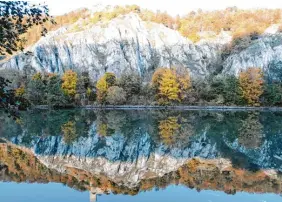  ?? ?? Raffiniert arbeitet die junge Fotografin hier mit der Spiegelung im Wasser.