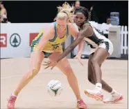  ?? PICTURE: BACKPAGEPI­X ?? UNDER PRESSURE: Australia’s Gaitlin Thwaites is challenged by South Africa’s Phumza Maweni during last night’s internatio­nal netball match in Durban.