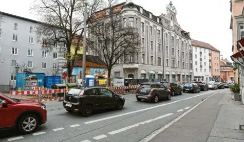  ?? Foto: Silvio Wyszengrad ?? Der Obere Graben zwischen Vogeltor und Jakoberstr­aße soll ein Tempolimit (30 Stundenkil­ometer) bekommen.