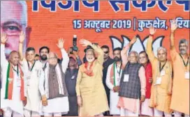  ??  ?? PM Narendra Modi, CM Manohar Lal Khattar (third from left) at a poll rally in Kurukshetr­a on Tuesday.
PTI