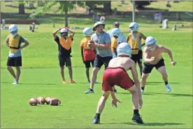  ?? kevin Myrick ?? The Cedartown Bulldogs were in helmets running through passing drills on the field during a Monday morning, July 8.