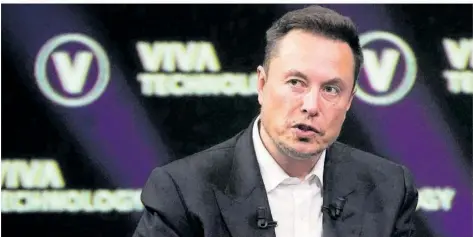  ?? FOTO: MICHEL EULER/AP/DPA ?? Elon Musk hat Anlegern, die von dem schlechten Abschneide­r seiner Tesla-Aktien enttäuscht sind, Hoffnung für die Zukunft gemacht.