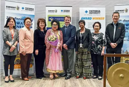  ??  ?? (From third left) Sunway Education Group CEO Elizabeth Lee, Cheah, Farrell and Greeja mark the 25th anniversar­y of the partnershi­p.