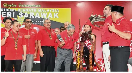  ?? — Bernama ?? Broader reach: Dr Mahathir hitting a gong during the launch of Sarawak Parti Pribumi Bersatu Malaysia at the Bintulu Civic Centre.