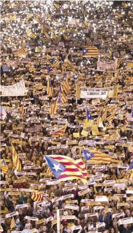  ?? Foto: dpa ?? Großdemo gegen die Inhaftieru­ngen in Barcelona.