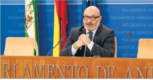  ?? M. G. ?? Alejandro Hernández, durante una rueda de prensa en el Parlamento andaluz.