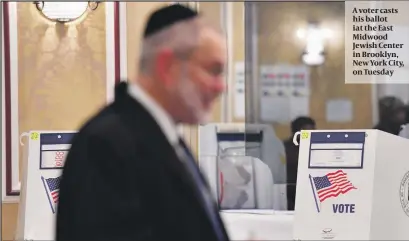  ?? PHOTO: GETTY IMAGES ?? A voter casts his ballot iat the East Midwood Jewish Center in Brooklyn, New York City, on Tuesday