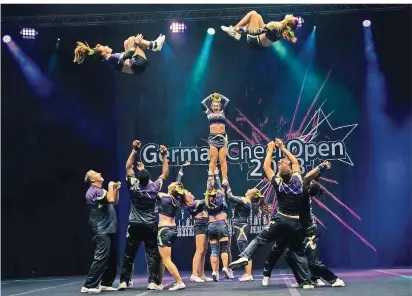  ?? FOTO: ROMAN KIRSCH ?? Magic X-Treme Cheersport gehört zum ATSV Saarbrücke­n und belegte bei den „German Cheer Open“im vergangene­n Jahr den ersten Platz. Mit dem Sieg löste das Team ein Ticket zu den „World Class Cheer and Dance 2020“in Los Angeles.