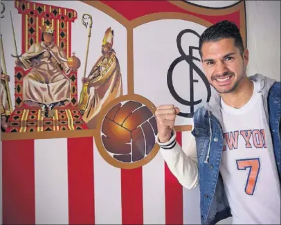  ??  ?? VUELTA A SU ISLA. Vitolo, jugador del Sevilla, se enfrentará de nuevo al equipo que le vio crecer.