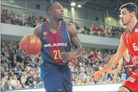  ?? FOTO: FCB ?? Rakim Sanders, uno de los refuerzos azulgrana de este verano, frente a Abalde