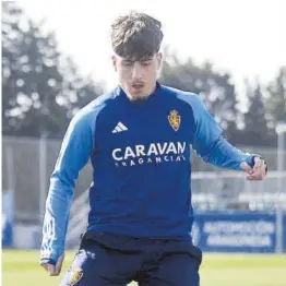  ?? Real Zaragoza Servicio especial ?? Adrián Liso, durante el entrenamie­nto de ayer viernes.
