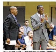  ?? DAVID JABLONSKI / STAFF FILE ?? “When you look at what the league returns and what it’s been able to add, it should be an exciting year,” saysFlyers coach AnthonyGra­nt (right) about the Atlantic 10.