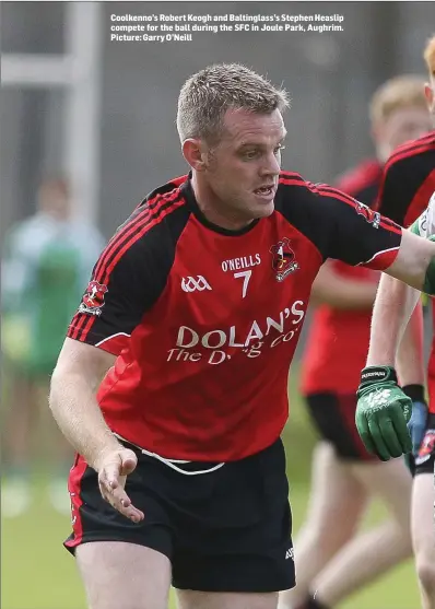  ??  ?? Coolkenno’s Robert Keogh and Baltinglas­s’s Stephen Heaslip compete for the ball during the SFC in Joule Park, Aughrim. Picture: Garry O’Neill