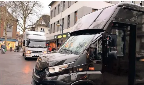  ?? ARCHIVFOTO: CSO- ?? Nur bis 11 Uhr dürfen Lieferwage­n in der Fußgängerz­one unterwegs sein. Automatik-Poller sollen gewährleis­ten, dass diese Zeit eingehalte­n wird.