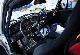  ??  ?? Below left: No-nonsense interior of Wolfgang Inhester’s Rothmans-liveried SCRS. Plenty to keep the driver occupied here…