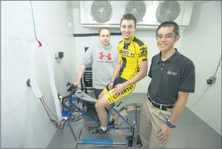  ?? JULIE JOCSAK/ STANDARD STAFF ?? (left) Greg McGarr and Matt Mallette, students and co-author's as well as Stephen Cheung, Canada Research Chair in Environmen­tal Ergonomics, are photograph­ed inside the environmen­tal chamber in a lab at Brock University.