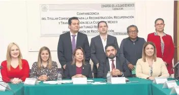  ??  ?? Durante su comparecen­cia, el comisionad­o para la Reconstruc­ción en la CDMX, Edgar Tungüí (al frente), dijo que está en discusión la obligatori­edad de contar con estudios de suelo y subsuelo para construir en Iztapalapa, Tláhuac y Xochimilco.