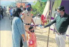  ?? HT PHOTO ?? A four-year-old girl being screened after she returned from her maternal grandparen­ts’ house in Himachal Pradesh, in Patiala on Saturday.