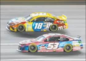  ?? Las Vegas Review-journal @bizutesfay­e ?? Bizuayehu Tesfaye
Kyle Busch (18) and Garrett Smithley (53) race in the South Point 400 Sunday at Las Vegas Motor Speedway. Busch finished third.