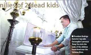  ??  ?? President Rodrigo Duterte’s top aide Christophe­r Lawrence ‘Bong’ Go visits the wake of the children found dead near the Tullahan River.