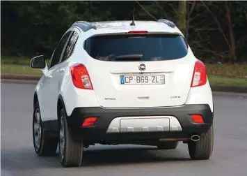  ??  ?? Le Mokka distille un comporteme­nt routier assez dynamique, à défaut de se montrer réellement sportif.