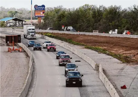  ?? Yi-Chin Lee/Staff photograph­er ?? The new regional plan’s nearly $500 million earmarked for Fort Bend County projects includes $114 million for Interstate 10.