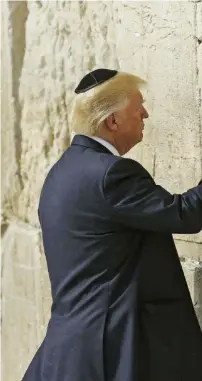  ?? Ansa ?? Muro del pianto Trump durante la visita alla Città Vecchia e le proteste a Gaza